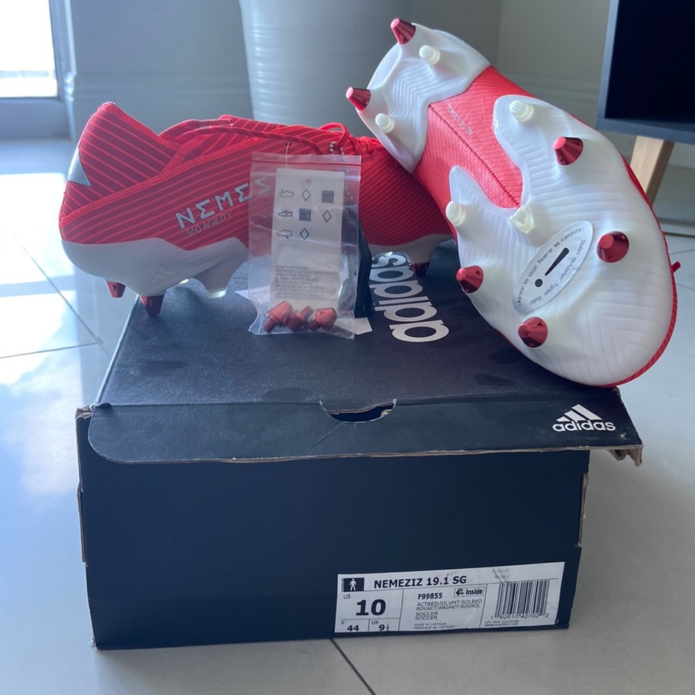 Soccer cleats